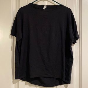 Lululemon back in action short sleeved black top